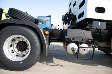 �ൺ���JH6 12.5L CNG 480���� 6X4 ��ʿ��12�� ǣ����ͼƬ