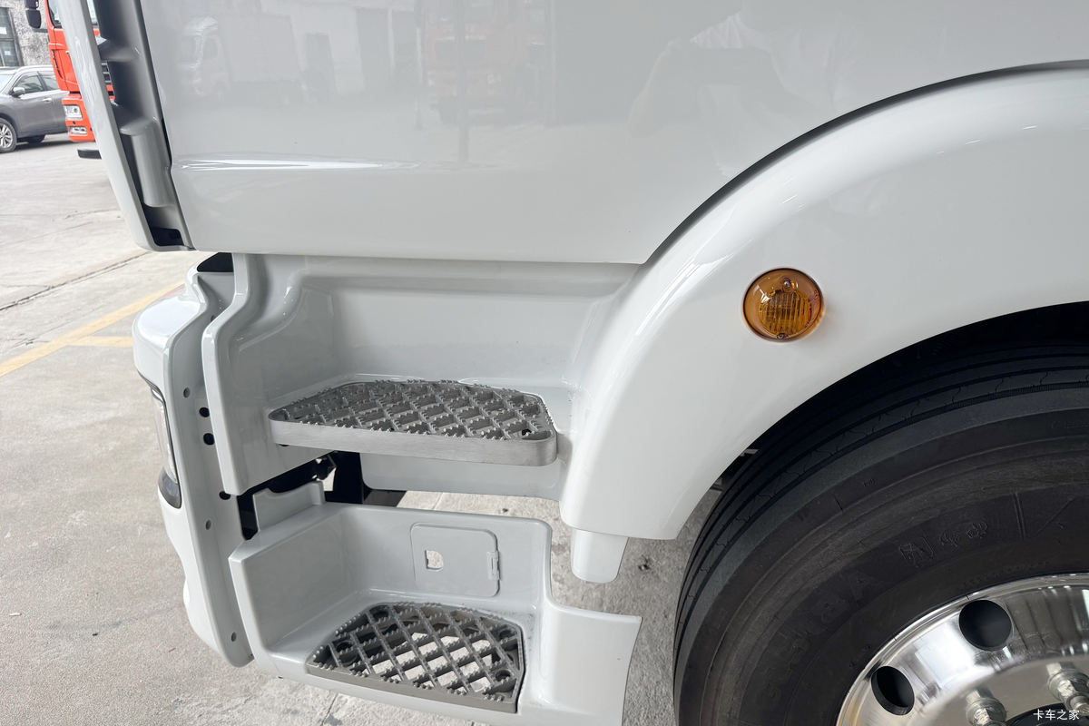 �����ǵ¿�SITRAK G5S 4X2 9.6�״��綯��ʽ�ػ��� ����ʱ��352kWh���