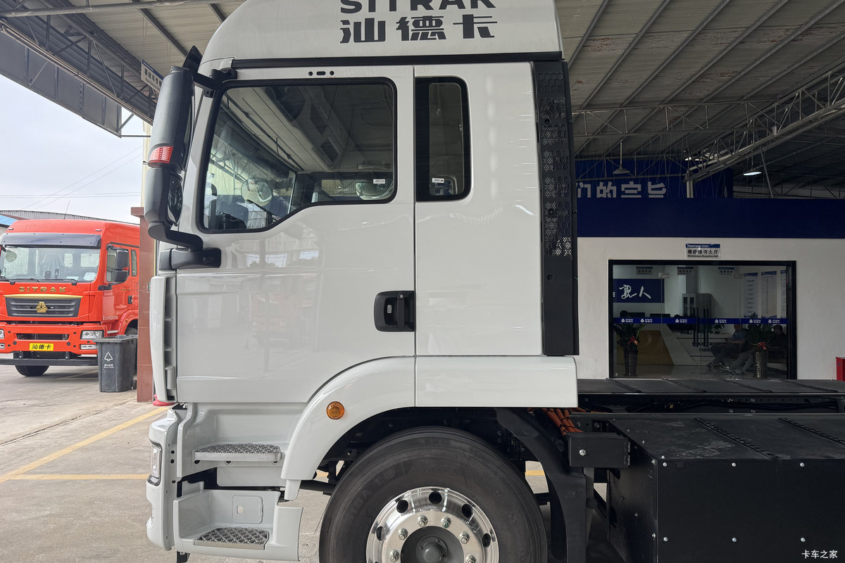 �����ǵ¿�SITRAK G5S 4X2 9.6�״��綯��ʽ�ػ��� ����ʱ��352kWh���