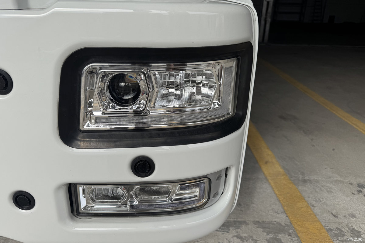 �����ǵ¿�SITRAK G5S 4X2 9.6�״��綯��ʽ�ػ��� ����ʱ��352kWh���