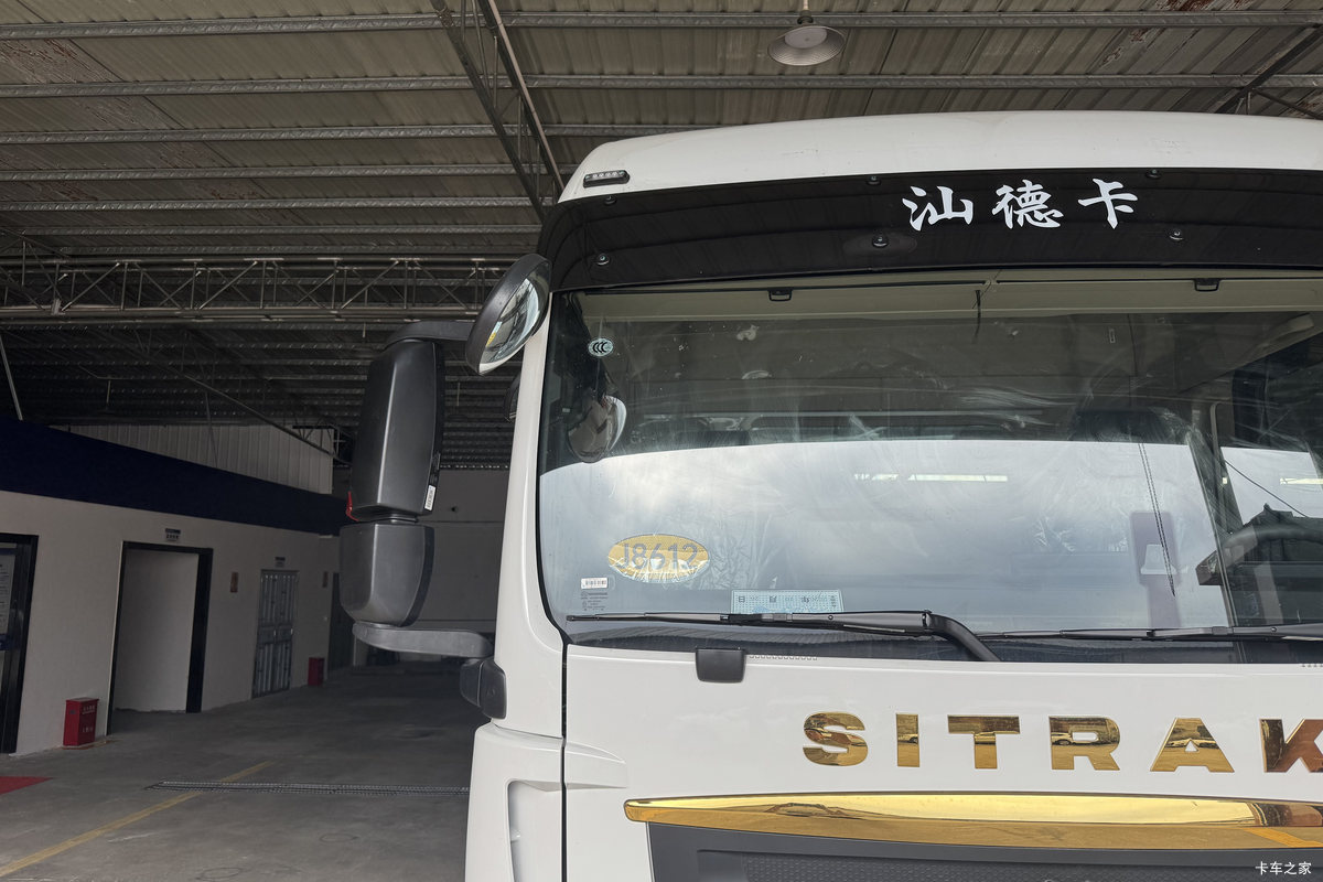 �����ǵ¿�SITRAK G5S 4X2 9.6�״��綯��ʽ�ػ��� ����ʱ��352kWh���