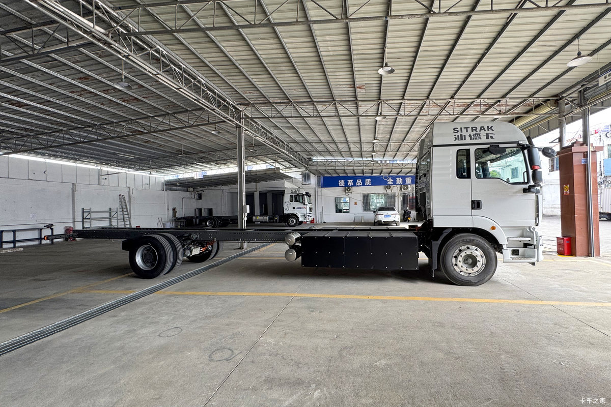 �����ǵ¿�SITRAK G5S 4X2 9.6�״��綯��ʽ�ػ��� ����ʱ��352kWh���