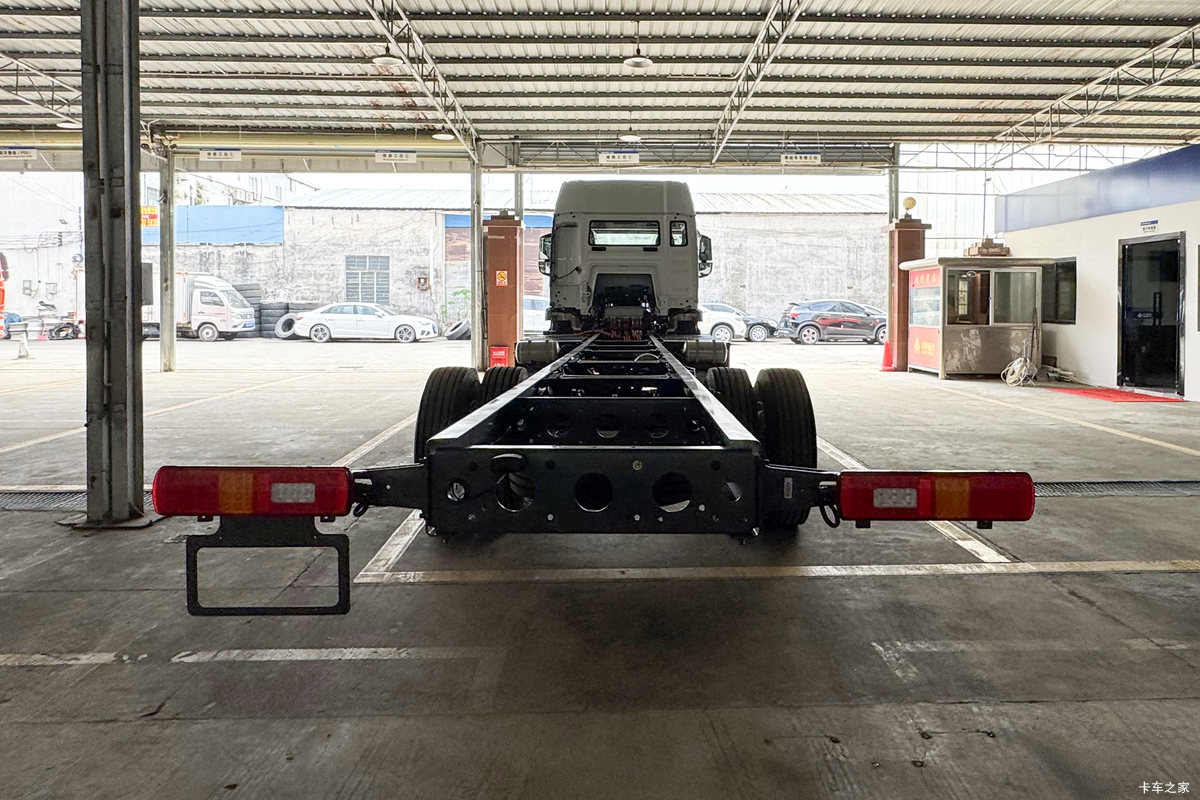 �����ǵ¿�SITRAK G5S 4X2 9.6�״��綯��ʽ�ػ��� ����ʱ��352kWh���