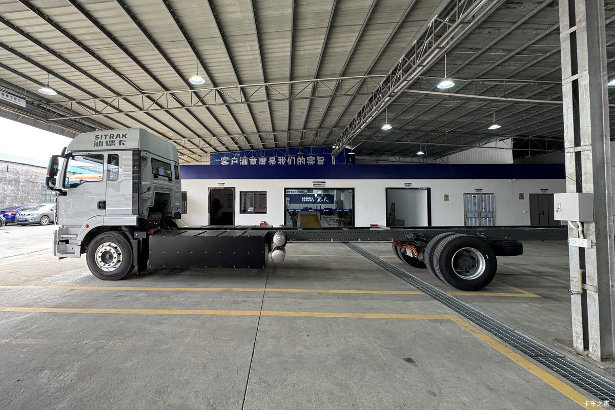 �����ǵ¿�SITRAK G5S 4X2 9.6�״��綯��ʽ�ػ��� ����ʱ��352kWh���