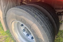 东风商用车 天锦KR PLUS 2025款 7.5L柴油 350马力 4X2 法士特10档 高顶双卧 6.8米仓栅式载货车