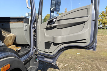 ����HOWOͳ˧ 3L���� 170���� 8�� 5.2���Ű������ῨͼƬ