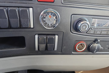 ����HOWOͳ˧ 3L���� 170���� 8�� 5.2���Ű������ῨͼƬ