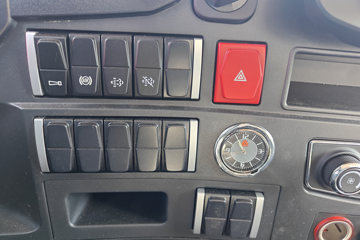 ����HOWOͳ˧ 3L���� 170���� 8�� 5.2���Ű������ῨͼƬ