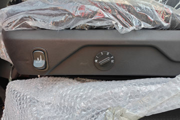 ����HOWOͳ˧ 3L���� 170���� 8�� 5.2���Ű������ῨͼƬ