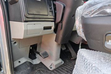 ����HOWOͳ˧ 3L���� 170���� 8�� 5.2���Ű������ῨͼƬ