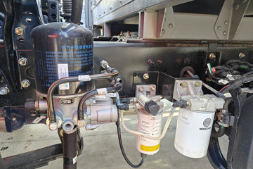 ����HOWOͳ˧ 3L���� 170���� 8�� 5.2���Ű������ῨͼƬ