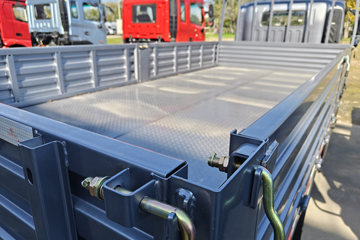 ����HOWOͳ˧ 3L���� 170���� 8�� 5.2���Ű������ῨͼƬ