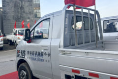 长安跨越 星塔 旗舰版 1.6L汽油 120马力 万里扬5档 液刹 3.8米单排栏板微卡 长安跨越 星塔 旗舰版 1.6L汽油 120马力 万里扬5档 液刹 3.8米单排栏板微卡