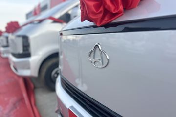 ������Խ ���� �콢�� 1.6L���� 120���� ������5�� Һɲ 3.8�׵�������΢��ͼƬ
