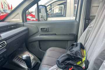 ������Խ ���� �콢�� 1.6L���� 120���� ������5�� Һɲ 3.8�׵�������΢��ͼƬ