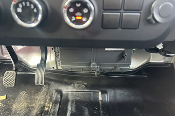 ������Խ ���� �콢�� 1.6L���� 120���� ������5�� Һɲ 3.8�׵�������΢��ͼƬ