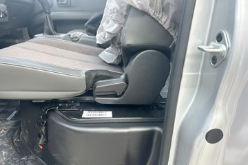 ������Խ ���� �콢�� 1.6L���� 120���� ������5�� Һɲ 3.8�׵�������΢��ͼƬ