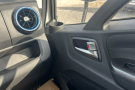 智蓝ES&nbsp;电动载货车驾驶室图片