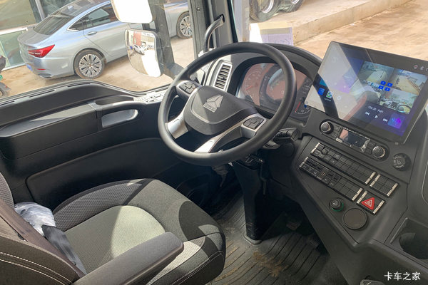 豪沃V9纯电牵引车 601kWh够实用