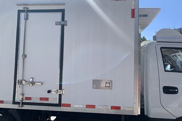 Զ�� ����F5E 2025�� ���˰� 4X2 3.82�׵��Ŵ��綯��س� ��о61.669kWhͼƬ