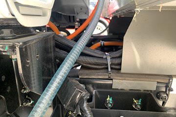 Զ�� ����F5E 2025�� ���˰� 4X2 3.82�׵��Ŵ��綯��س� ��о61.669kWhͼƬ