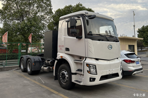 广汽领程T7 标载版 6X4 换电式纯电动牵引车 中创新航400kWh