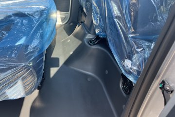 ��������V5 1.6L���� 120���� ����5�� Һɲ 3��˫������΢��ͼƬ