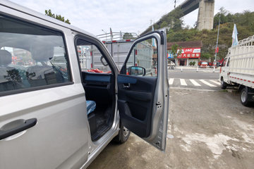 ��������V5 1.6L���� 120���� ����5�� Һɲ 3��˫������΢��ͼƬ