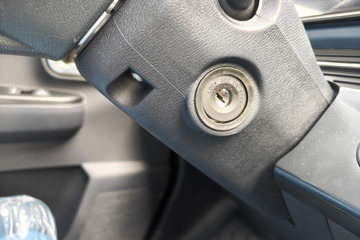 ��������V5 1.6L���� 120���� ����5�� Һɲ 3��˫������΢��ͼƬ