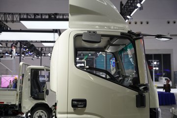 ����˧��ES6 4.18�׵��Ŵ��綯�����Ῠ ����ʱ��100.46kWhͼƬ