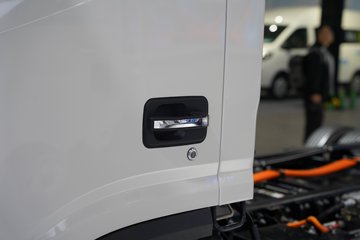 ����˧��ES6 4.18�׵��Ŵ��綯�����Ῠ ����ʱ��100.46kWhͼƬ