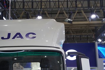 ����˧��ES6 4.18�׵��Ŵ��綯�����Ῠ ����ʱ��100.46kWhͼƬ