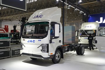 ����˧��ES6 4.18�׵��Ŵ��綯�����Ῠ ����ʱ��100.46kWhͼƬ