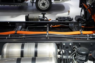 ����˧��ES6 4.18�׵��Ŵ��綯�����Ῠ ����ʱ��100.46kWhͼƬ