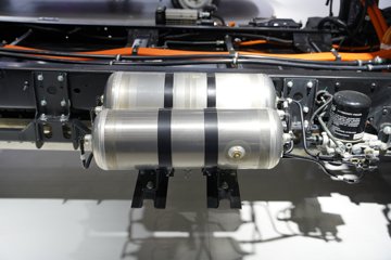 ����˧��ES6 4.18�׵��Ŵ��綯�����Ῠ ����ʱ��100.46kWhͼƬ