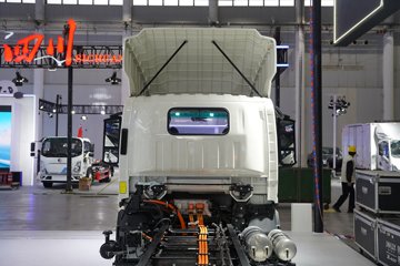 ����˧��ES6 4.18�׵��Ŵ��綯�����Ῠ ����ʱ��100.46kWhͼƬ