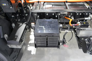 ����˧��ES6 4.18�׵��Ŵ��綯�����Ῠ ����ʱ��100.46kWhͼƬ