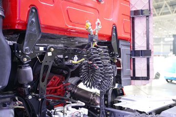 ��������M5000C 9.9L���� 480���� 6X4 ��ʿ��12�� ǣ����ͼƬ