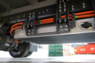 ���ǵ�T4 �Ƽ��� 3.815�׵��Ŵ��綯��ʽ�Ῠ ����62.4kWhͼƬ