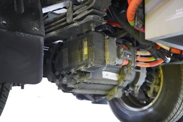 ���ǵ�T4 �Ƽ��� 3.815�׵��Ŵ��綯��ʽ�Ῠ ����62.4kWhͼƬ