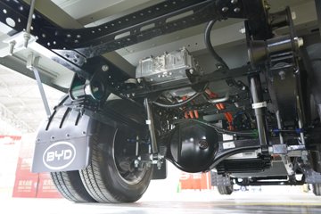 ���ǵ�T4 �Ƽ��� 3.815�׵��Ŵ��綯��ʽ�Ῠ ����62.4kWhͼƬ