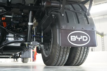 ���ǵ�T4 �Ƽ��� 3.815�׵��Ŵ��綯��ʽ�Ῠ ����62.4kWhͼƬ