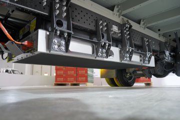 ���ǵ�T4 �Ƽ��� 3.815�׵��Ŵ��綯��ʽ�Ῠ ����62.4kWhͼƬ