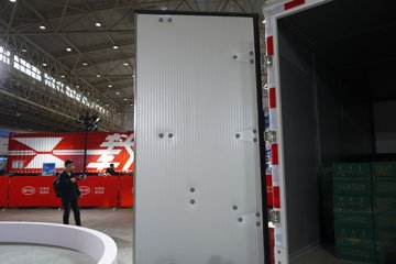 ���ǵ�T4 �Ƽ��� 3.815�׵��Ŵ��綯��ʽ�Ῠ ����62.4kWhͼƬ