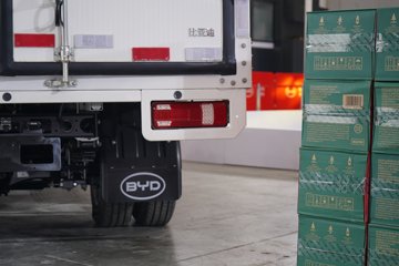 ���ǵ�T4 �Ƽ��� 3.815�׵��Ŵ��綯��ʽ�Ῠ ����62.4kWhͼƬ