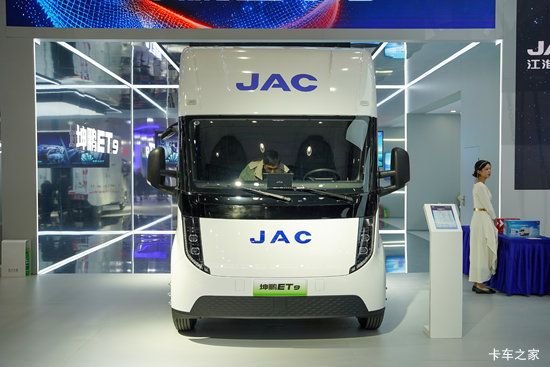 ��������ET9 ������ ��ɲ 4.15�׵��Ŵ��綯��դʽ�Ῠ ����ʱ��120.27kWh