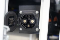 江淮坤鹏ET9  豪华版 4.15米单排纯电动厢式轻卡 宁德时代120.27kWh