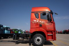 青岛解放JH6 300马力 4X2 柴油 9.7米冷藏车