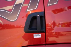 青岛解放JH6 300马力 4X2 柴油 9.7米冷藏车