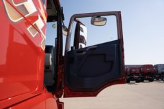 青岛解放JH6 300马力 4X2 柴油 9.7米冷藏车